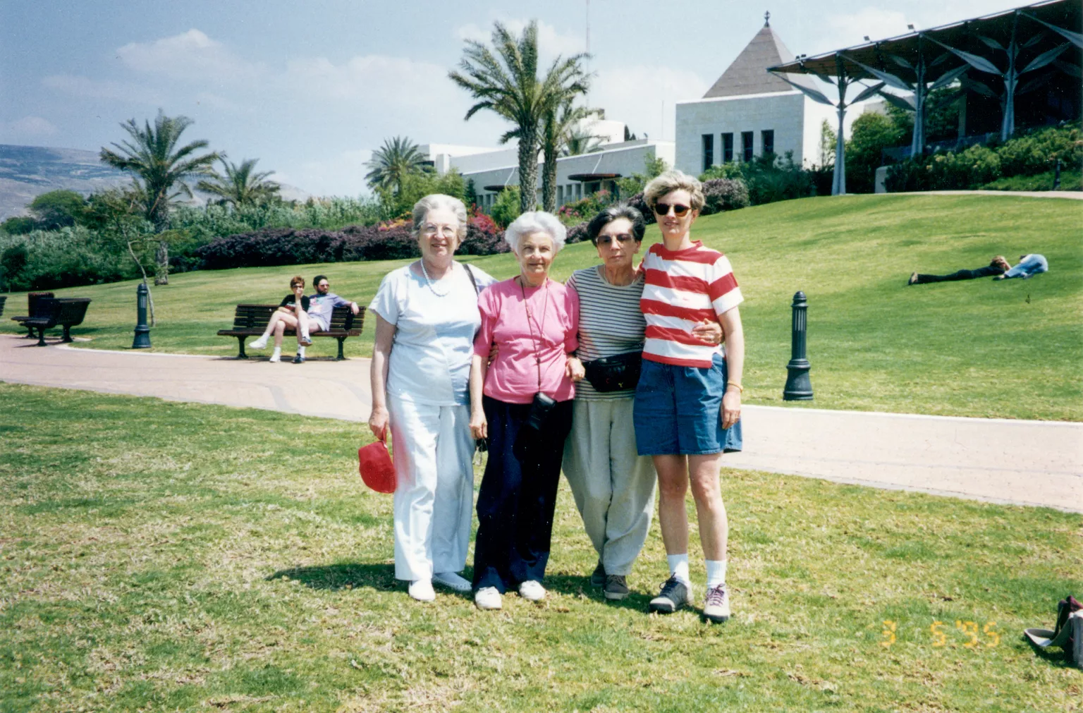 Viera Slesingerova with her daughter and friends in Israel