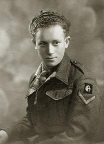 Dr. Otto Suschny als englischer Soldat in Italien