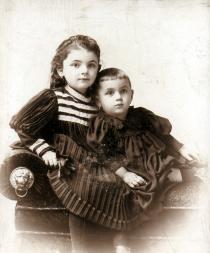Kati Andai's mother Margit Brichta and her sister Olga