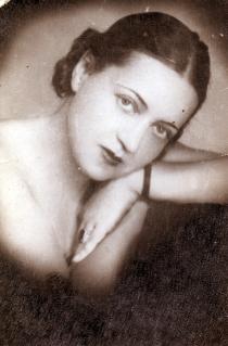 Kati Andai's mother Margit Brichta as a young woman