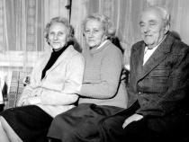 Mariasha Vasserman with her brother Perets Vasserman and sister Sore-Reyze Goldman