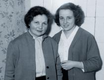 Revekka Blumberg with her mother Hana-Leya Levin