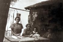 The Beck sisters and Jozsef Faludi in their grandparents' house in Csepel