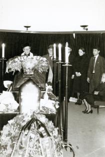 Rabbi Cadik Danon at Hana Gasic's father Menahem Montiljo's funeral