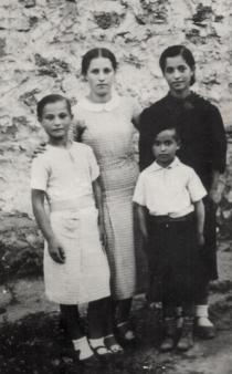 Ivan Barbul with his sisters Betia Rybakova, Riva Rybakova and Nehoma Abramovich