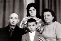 Elka Roizman and her family