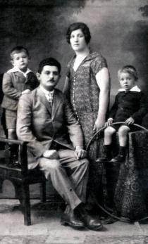 Aunt Reizl's family