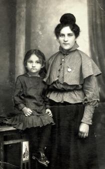 Lev Mistetskiy's aunt with her daughter