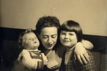 Ruth Goetzova with her children