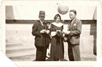 Hedvig Endrei with her father and brother at the International Fair in Budapest
