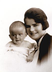 Krämer Zsuzsa édesanyjával, Hadel Jánosnéval