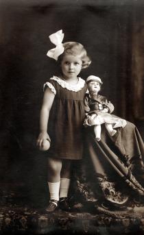 Vera Stulberger als kleines Mädchen